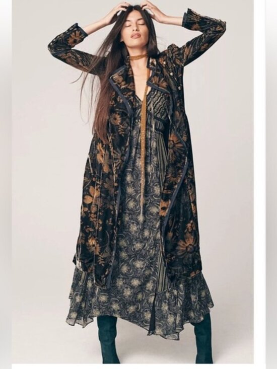 Free People Jackets & Blazers - NWOT Gorgeous Free People Hazel Puff Shoulder Velvet Duster Coat. S